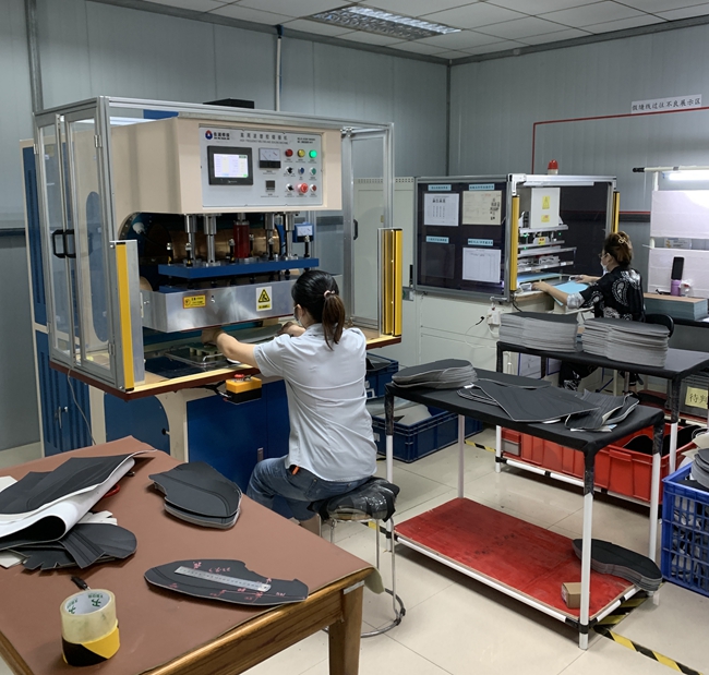 皮革壓花機 高頻自動壓花機-上海佳湖皮革壓花機案例