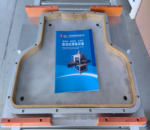 1738979795175789.jpg 防彈衣模具_副本.jpg